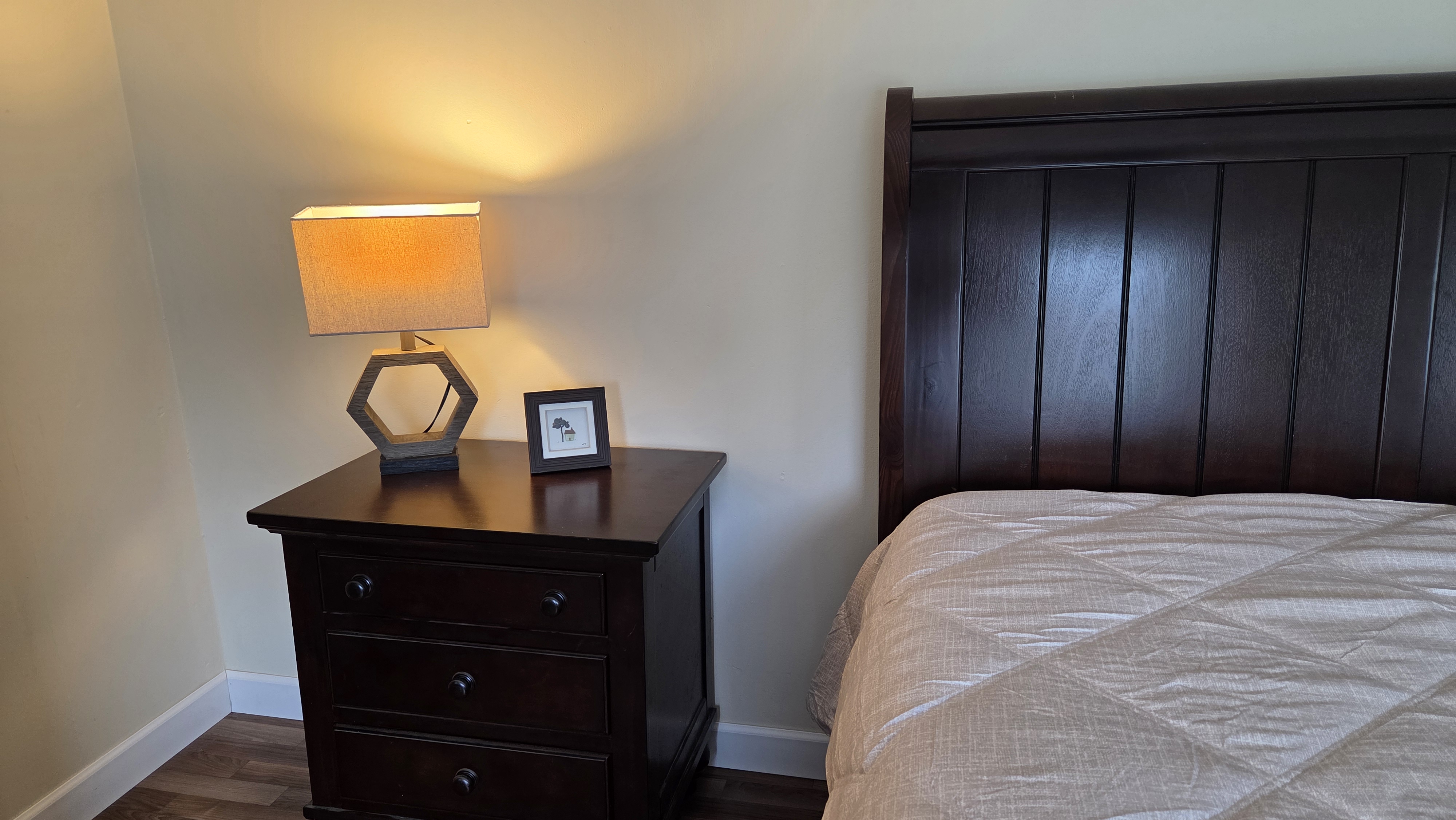 Ugly Kitchen bedroom detail